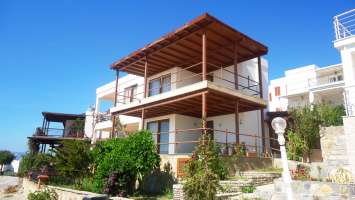 NAZAR EMLAK`TAN SİTE 59 DA YILLIK EŞYALI KİRALIK VİLLA REF-1275