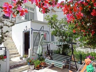 NAZAR EMLAK`TAN  BODRUM TURGUTREİS ` TE DENİZE YAKIN  2+1 DAİRE REF-2833-1