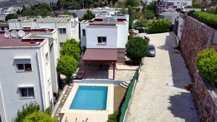 NAZAR EMLAK TAN BODRUM TURGUTREİS MERKEZDE   3  +1 ÖZEL HAVUZLU VİLLA REF-2955