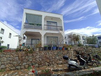 NAZAR EMLAK`TAN  BODRUM TURGUTREİS  MERKEZDE   3+1 DAİRE REF-2957