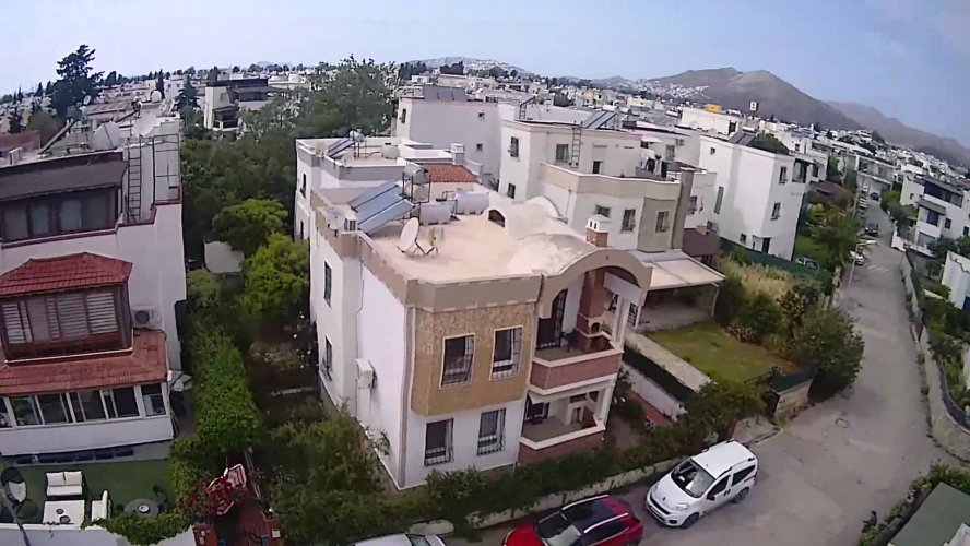 NAZAR EMLAK`TAN  BODRUM TURGUTREİS  MERKEZDE   2+1 DAİRE REF-2947