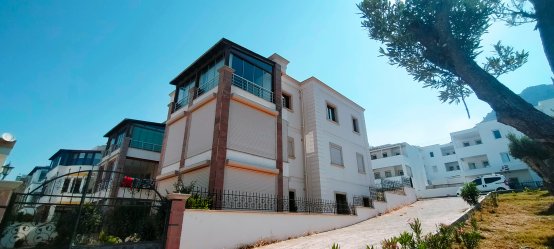 NAZAR EMLAK`TAN  BODRUM TURGUTREİS TE DENİZ MANZARALI EŞYALI  KİRALIK 2+1 DAİRE REF-2995