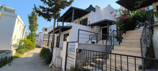 NAZAR EMLAK`TAN AKYARLAR DA DENİZE YAKIN DOĞA  MANZARALI VİLLA REF-3143