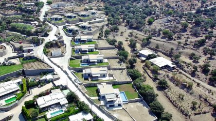 BODRUM GÜMÜŞLÜK MERKEZ DE 1200  M2 ARSA İÇİNDE ÖZEL HAVUZLU VİLLA REF-3235