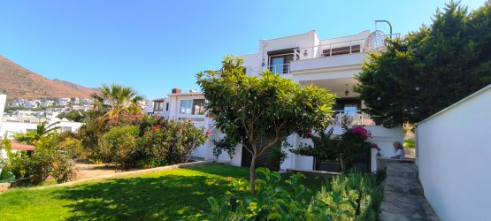 NAZAR EMLAK`TAN AKYARLAR PINAR SİTESİNDE  SATILIK YAZLIK   VİLLA REF-3237