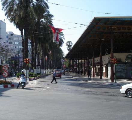 ANTALYA KALEKAPISINDA DÖNERCİLER ÇARŞISINA YAKIN KİRALIK OFİS