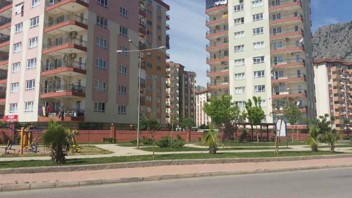 Antalya Konyaaltı Sarısu Mahallesi Denize 1,5 Km.Mesafede Satılık 2+1   135 m2 Daireler