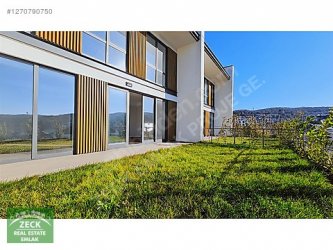 ZECKTEN KÖY ZEKERİYAKÖY SİTESİNDE MANZARALI SATILIK LÜKS VİLLA