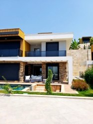 Kuşadası Karaova Mahallesinde Full Eşyalı Özel Havuzlu 4+1 Müstakil Villa