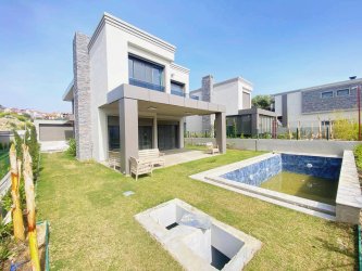 KADINLAR DENİZİNDE ÖZEL HAVUZLU MÜSTAKİL VİLLALAR