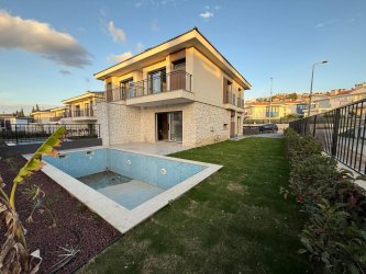 KUŞADASI KRAOVADA ÖZEL HAVUZLU HAMAM SAUNALI 5+1 YAZLIK