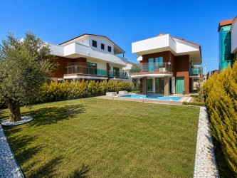 Kuşadası İstek Okulları Bölgesi`nde Özel Havuzlu Müstakil Villa