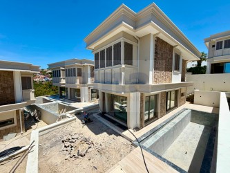 Kuşadası Soğucakta Özel Havuzlu Hamam-Saunalı Müstakil Villa