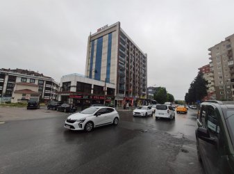Beylikdüzü Yakuplu Hürriyet Bulvarı Eval Cadde Plaza 2. Katta 80 m2. Kiralık 1+1 Ofis