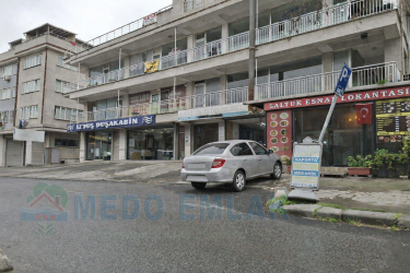 محل للإيجار بمساحة 310 متر مربع في بيلكدوزو ياكوبلو – مناسب للسوبرماركت، شركات الشحن والتصنيع، واجهة 12.50 متر