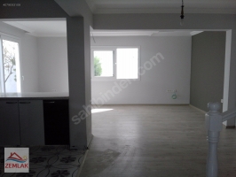 ZEMLAK`TAN GÜMBET`TE MERKEZİ YERDE BAHÇELİ 3+1 TRİPLEX