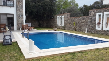 BODRUMTORBA`DA 600 M2 MÜSTAKİL BAHÇELİ,ÖZEL YÜZME HAVUZLU FULL EŞYALI GÜNLÜK KİRALIK VİLLA