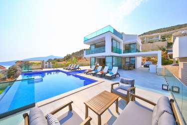 BEAUTIFULLY PRESENTED FIVE BEDROOM LUXURY VILLA WITH UNINTERRUPTED KALKAN SEA VIEWS