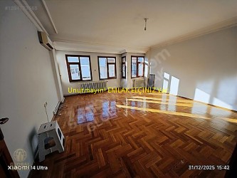 Merkezde Ful Deniz Manzaralı Mükemmel Daire