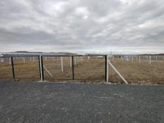 YÖRELİ ÇİTİ ÇEKİLMİŞ ELEKTRİK SUYU OLAN 400M2 BAHÇELER EPA EMLAK