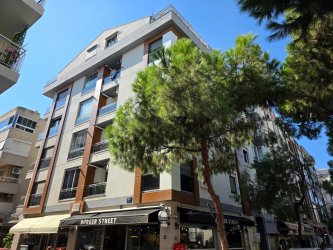 Bostanlının Tam Kalbinde Genç Binada Satılık 2+1 Daire