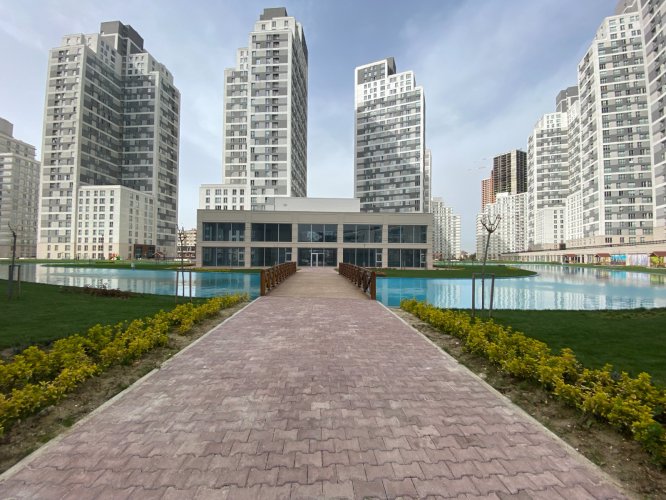 KRİSTALŞEHİRDE METROBÜSE KOMŞU 1+1 SATILIK DAİRE