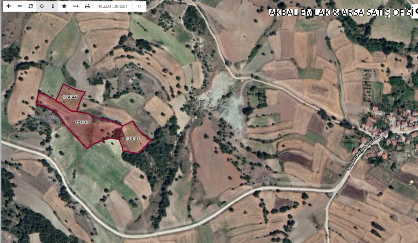 SORGUNCUK AHİLERDE 17,972 M2 TARLA MERAYA SIFIR 100 AD CEVİZ MEVCUT ANA YOLA 750 MT KÖYE 550 MT MESAFEDE