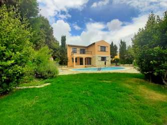 KUŞADASI SOĞUCAKTA 1000 M2 ARSA İÇERİSİNDE HAVUZLU MÜSTAKİL 4+1