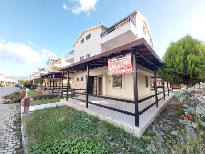 KUŞADASI DAVUTLAR SAHİLİNDE PLAJA 100 MT 4+1 AYLIK KİRALIK VİLLA