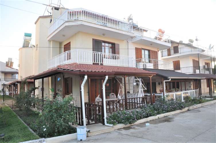 KUŞADASI DAVUTLAR SAHİLİNDE PLAJA 100 MT 3+1 FERAH YAZLIK