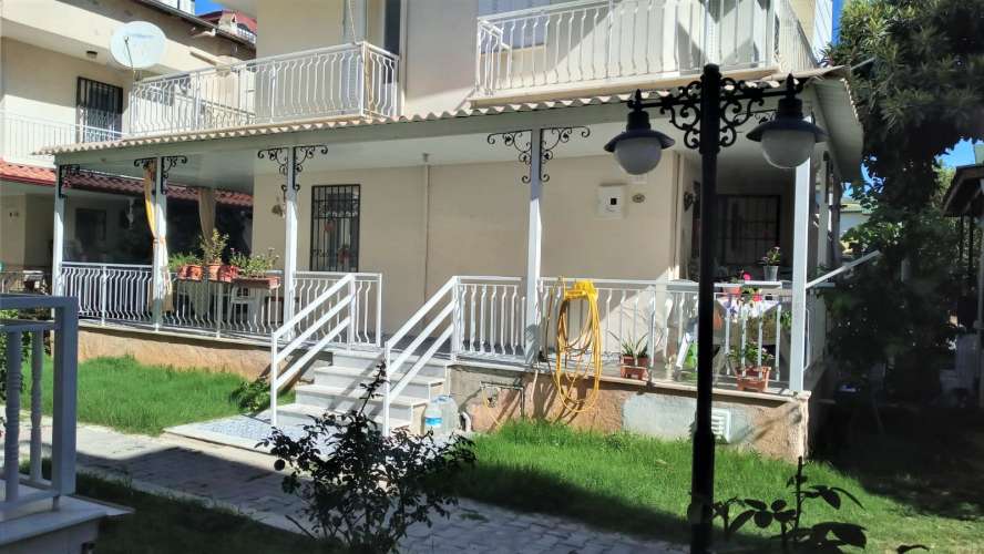 KUŞADASI DAVUTLAR SAHİLİNDE PLAJA 200 METRE 4+1 TRİBLEKS YAZLIK