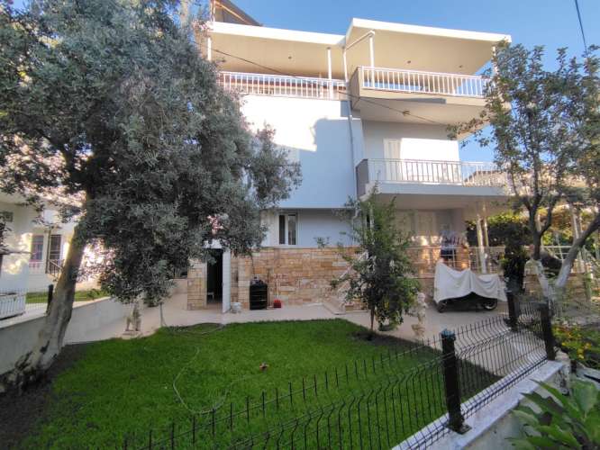 KUŞADASI DAVUTLAR SAHİLİNDE PLAJA 500mt GENİŞ VE FERAH 4+1YAZLIK