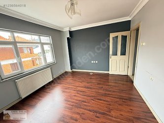 Sefaköy İnönü mah satılık 2+1 ara kat köşe başı daire