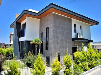 KUŞADASINDA GENİŞ BAHÇELİ SATILIK HARİKA VİLLALAR