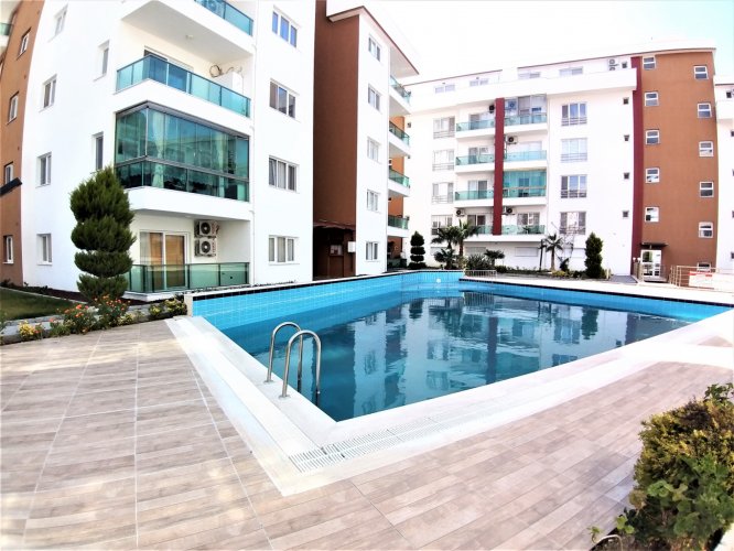 KUŞADASINDA  3+1 DAİRE SİTE İÇİNDE AÇIK KAPALI HAVUZLU