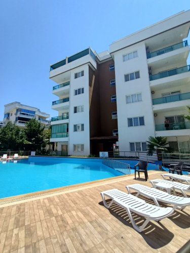 GÜRMES EMLAKTAN KUŞADASI DEĞİRMENDERE`DE SATILIK GENİŞ 3+1 DAİRE 
