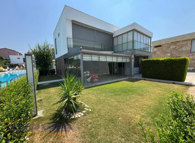 GÜRMES EMLAKTAN KUŞADASI KARAOVADA SATILIK 3+1 EŞYALI VİLA