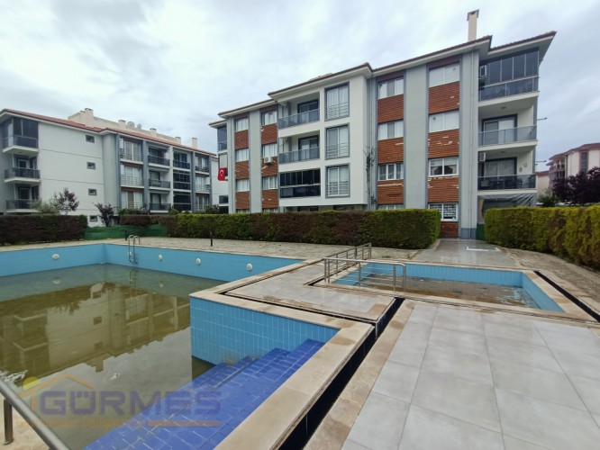 GÜRMES EMLAKTAN KUŞADASI DEĞİRMENDERE`DE EŞYALI  DOĞALGAZLI KİRALIK 2+1 DAİRE