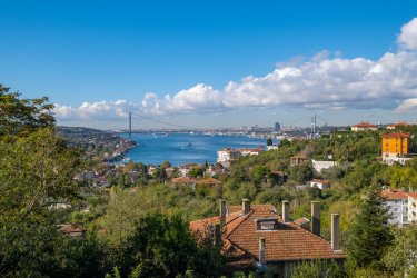 ÇENGELKÖY`ÜN EN GÜZEL NOKTASINDA BOĞAZ MANZARALI SATILIK DAİRE