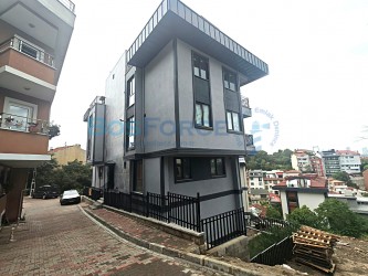 BURHANİYE`DE YENİ BİNADA, AYDINLIK, YERDEN ISITMALI 2+1 KİRALIK