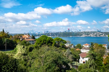 BEYLERBEYi KORUDA, KESiNTİSiZ BOĞAZ MANZARALI MüSTAKiL ViLLA