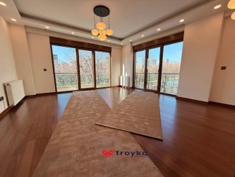 KADIKÖY CADDEBOSTAN MAHALLESİNDE 2+1 SATILIK DAİRE TROYKADAN