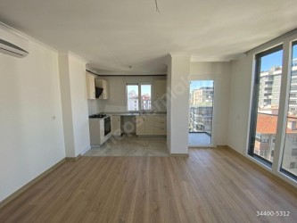 KADIKÖY SUADİYE KAVİSLİ SOKAKDA 2+1 KİRALIK DAİRE TROYKADAN
