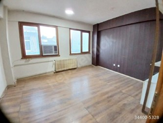 KADIKÖY ÜN MERKEZİNDE 30 AĞUSTOS SOKAKTA OFİS&BÜRO KULLANIMINA UYGUN 1+1 KİRALIK TROYKADAN