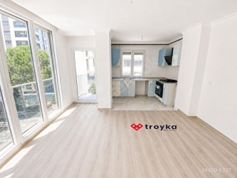 KADIKÖY SUADİYEDE BAĞDAT CAD. YAKIN 2+1 SATILIK DAİRE TROYKA