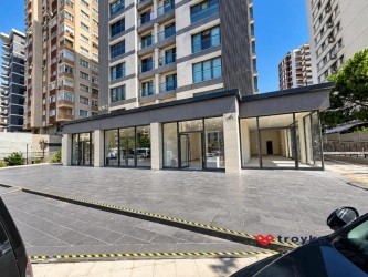 KADIKÖY KAZASKERDE 100m2 KİRALIK DÜKKAN TROYKADAN