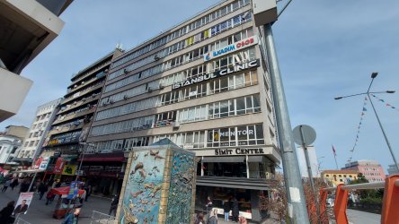 GAZİ CADDESİNDE 3 ODALI ÖN CEPHE, ISINMA ve AİDAT GİDERSİZ OFİS