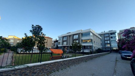 SAHİLDE DENİZE SIFIR HAVUZLU SİTE İÇİNDE KİRALIK 4+1 LÜKS DAİRE