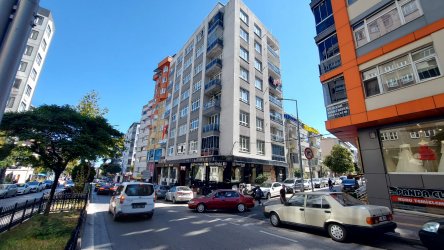19 MAYIS BULVARINA CEPHE,BAKIMLI,İŞYERİNE KİRALIK KÖŞE 3+1DAİRE