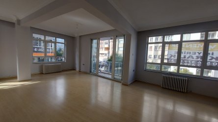 19 MAYIS BULVARINA CEPHE,BAKIMLI,İŞYERİNE KİRALIK KÖŞE 3+1DAİRE